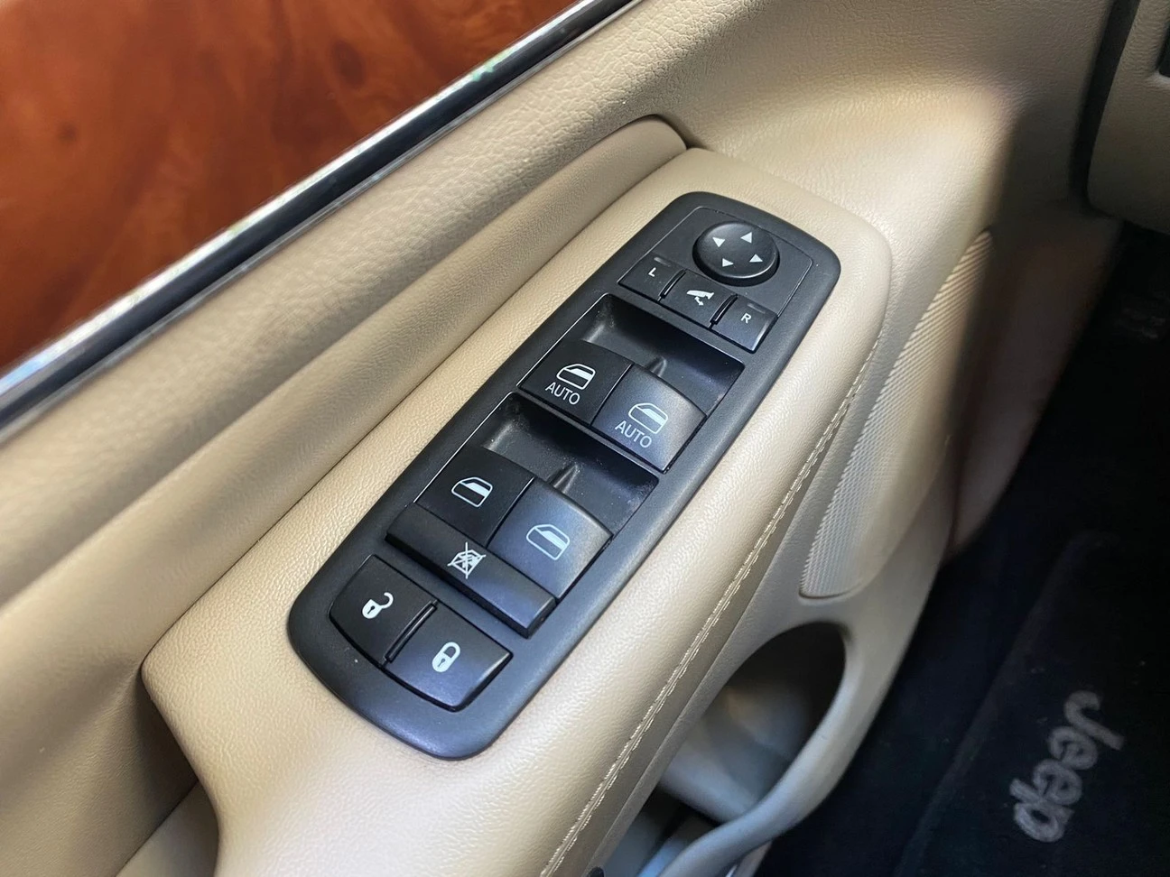 JEEP GRAND CHEROKEE