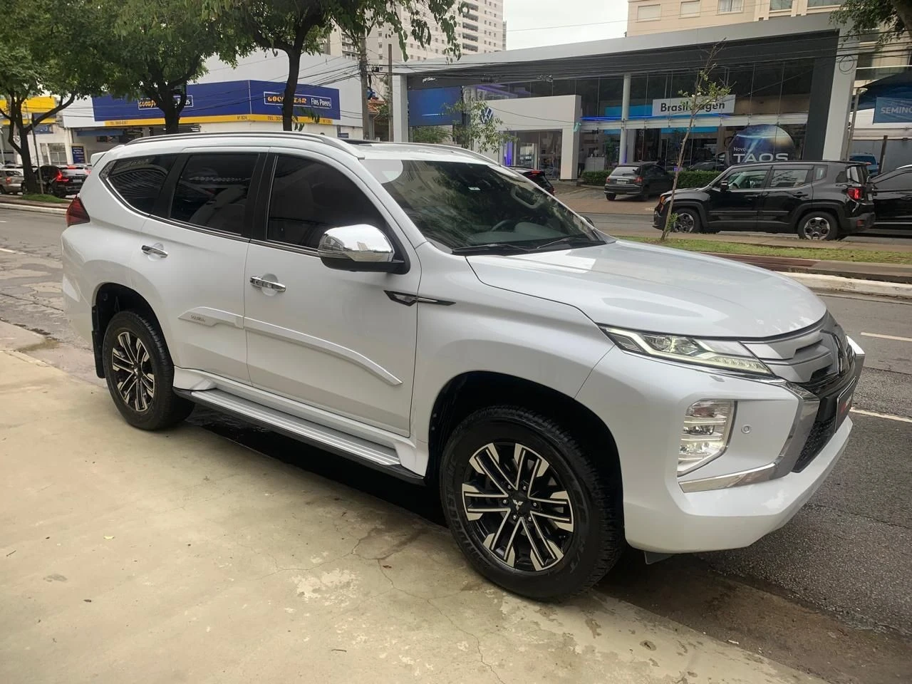 MITSUBISHI PAJERO SPORT