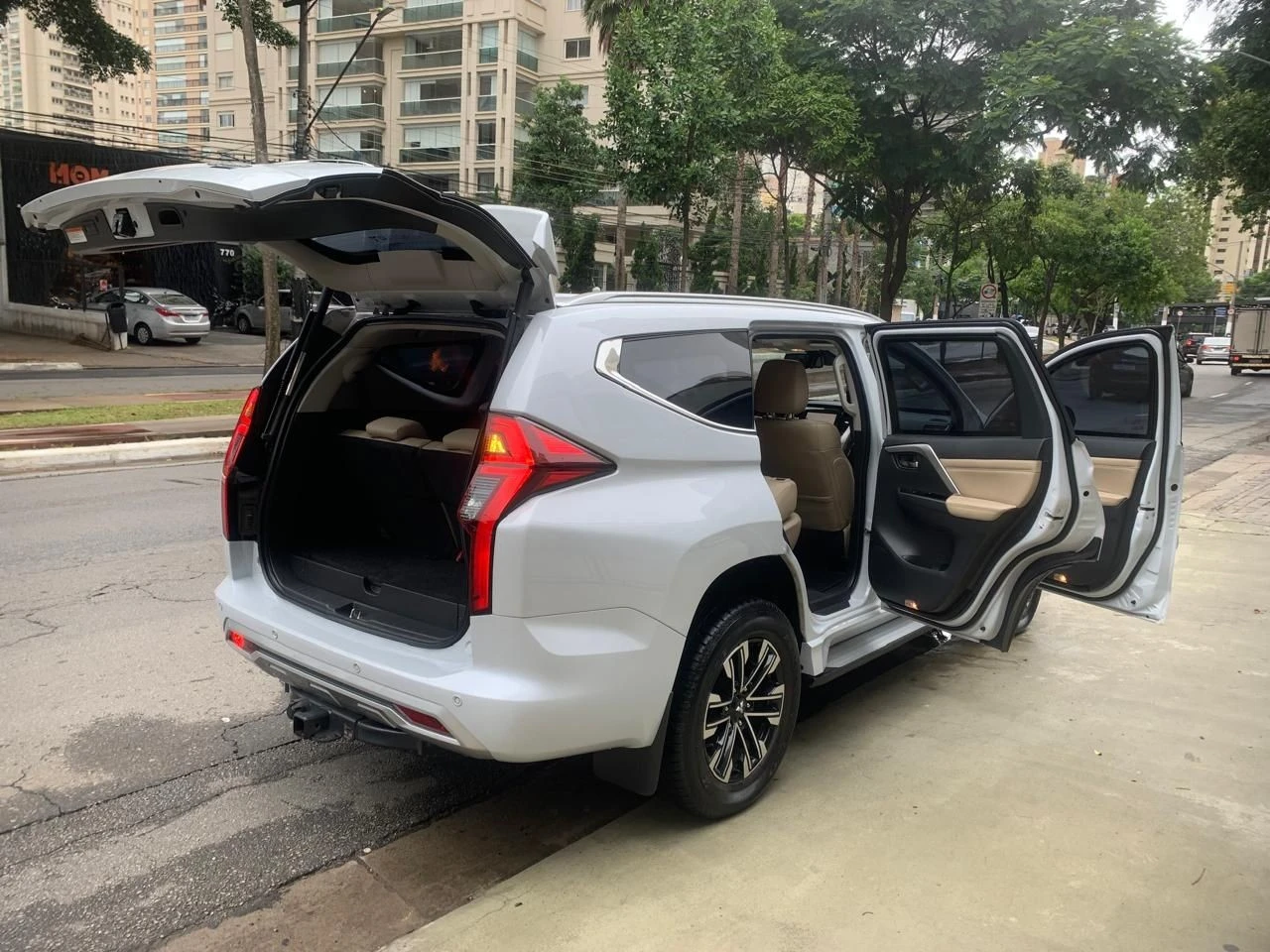 MITSUBISHI PAJERO SPORT