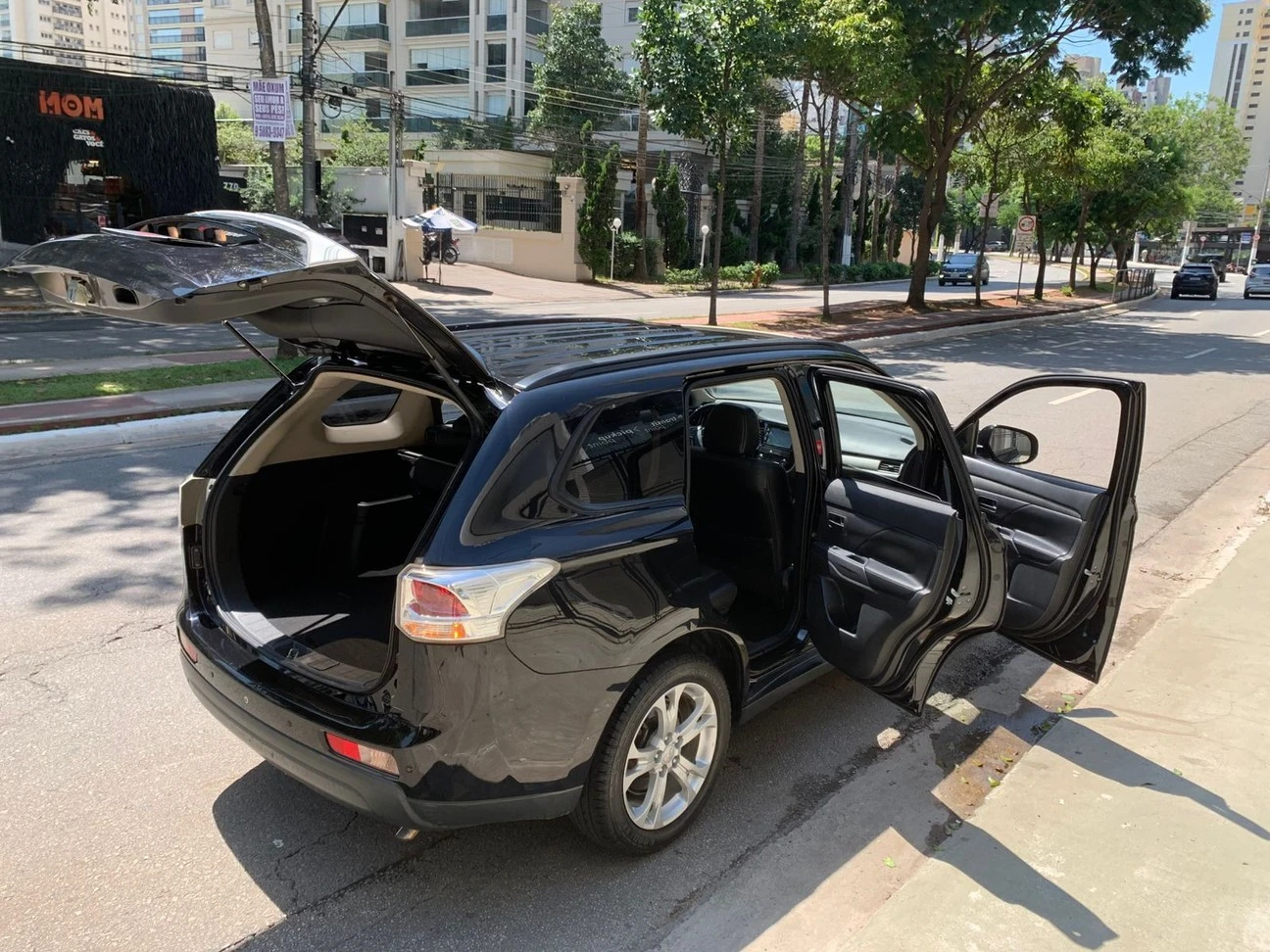 MITSUBISHI OUTLANDER