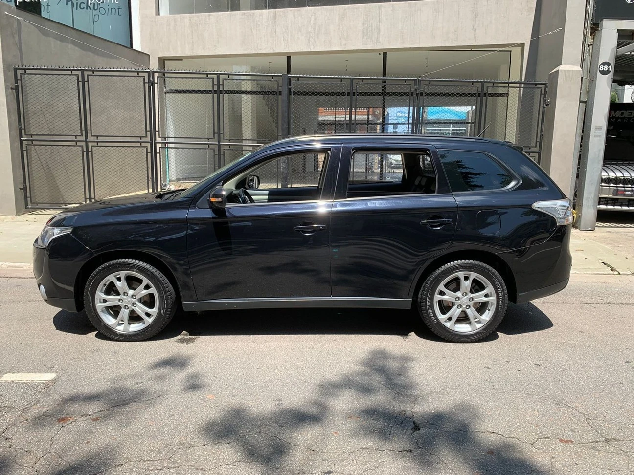 MITSUBISHI OUTLANDER