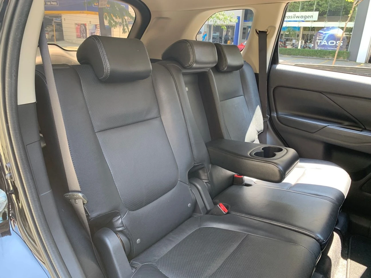 MITSUBISHI OUTLANDER