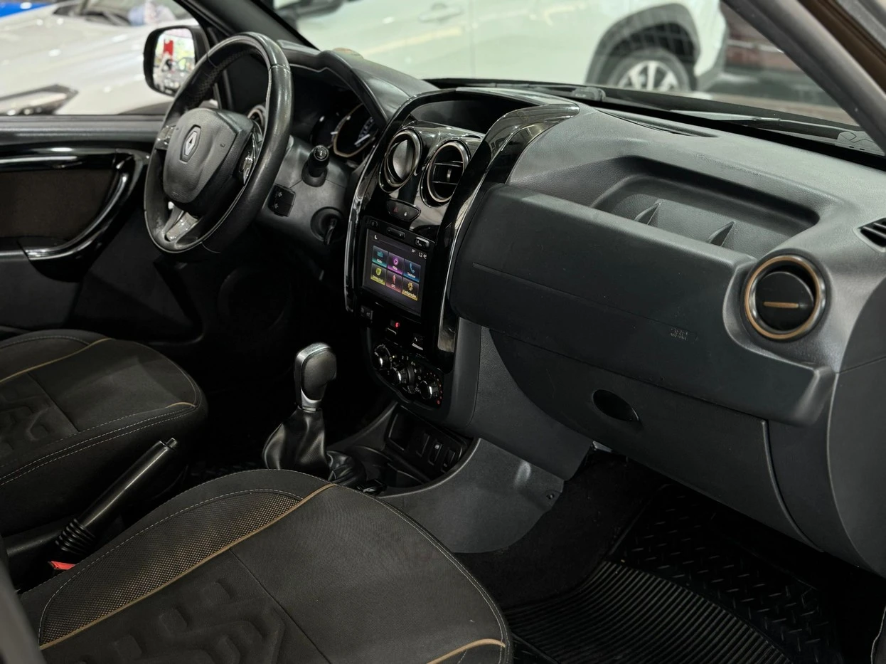 RENAULT DUSTER
