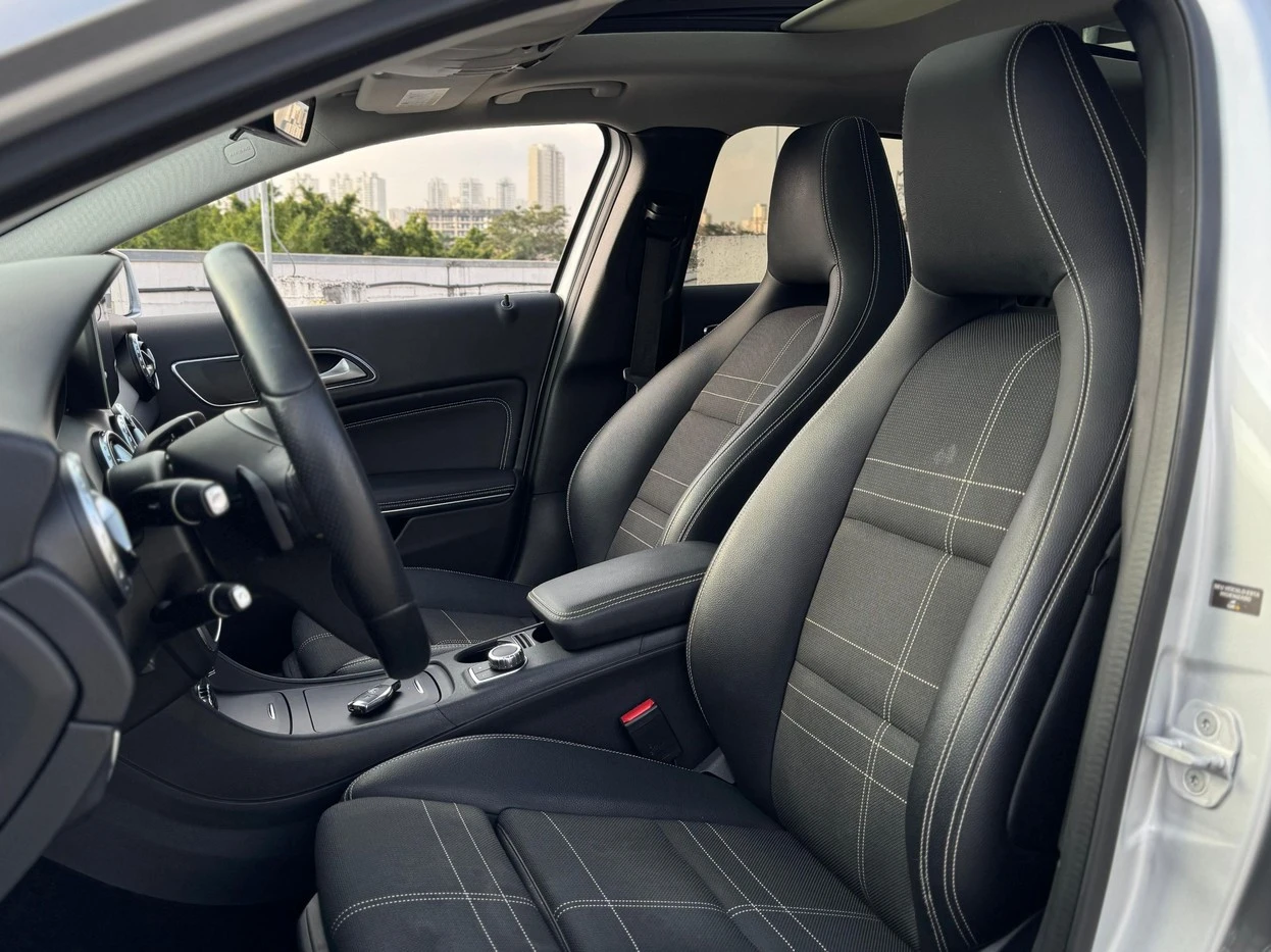 MERCEDES-BENZ GLA 200