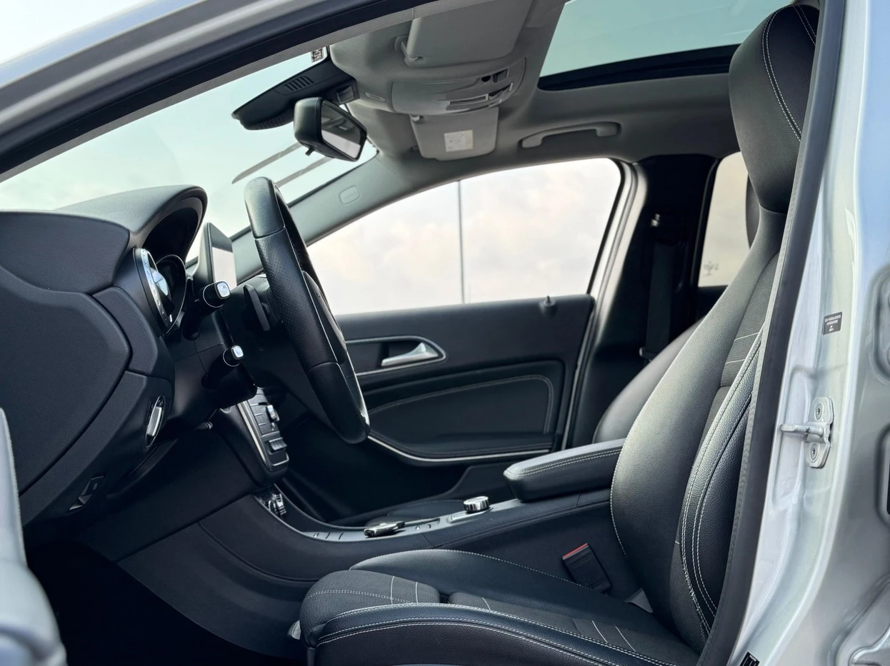 MERCEDES-BENZ GLA 200