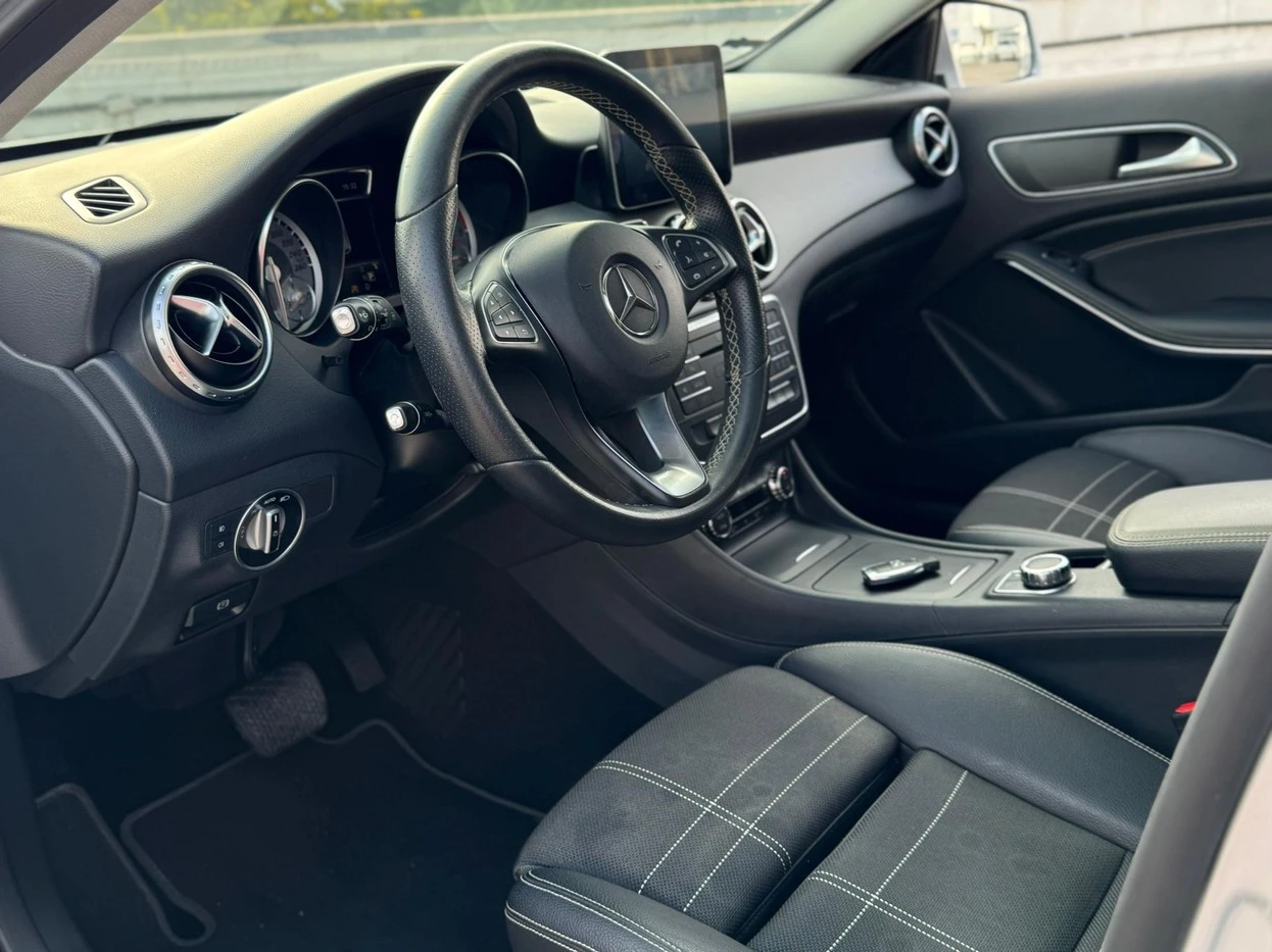 MERCEDES-BENZ GLA 200