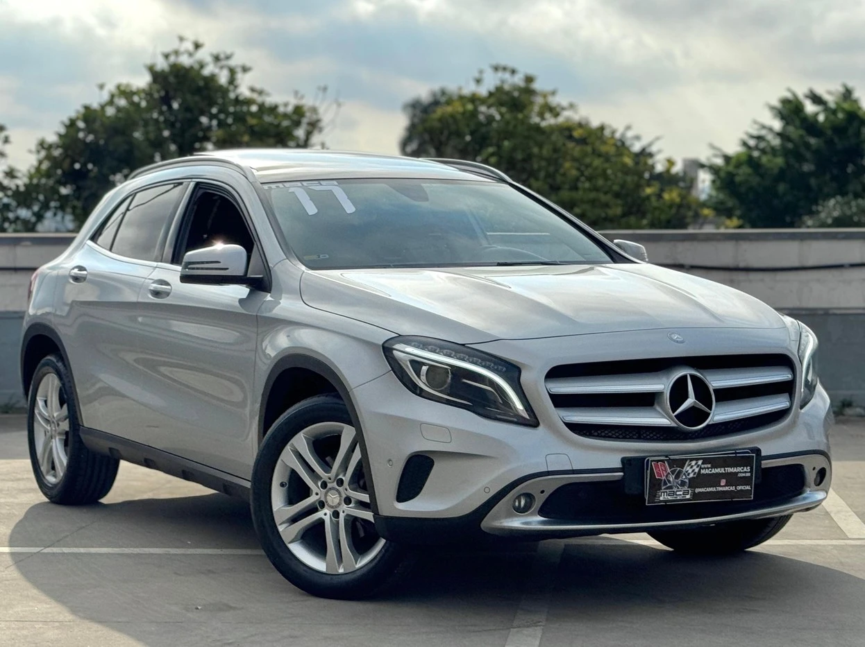 MERCEDES-BENZ GLA 200