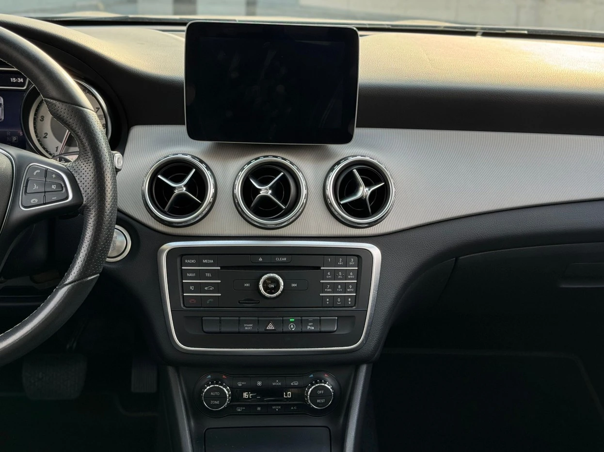 MERCEDES-BENZ GLA 200