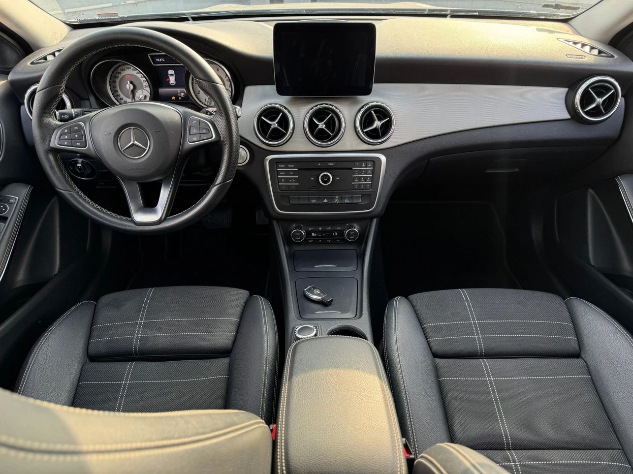 MERCEDES-BENZ GLA 200