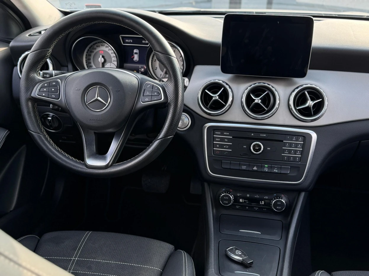 MERCEDES-BENZ GLA 200
