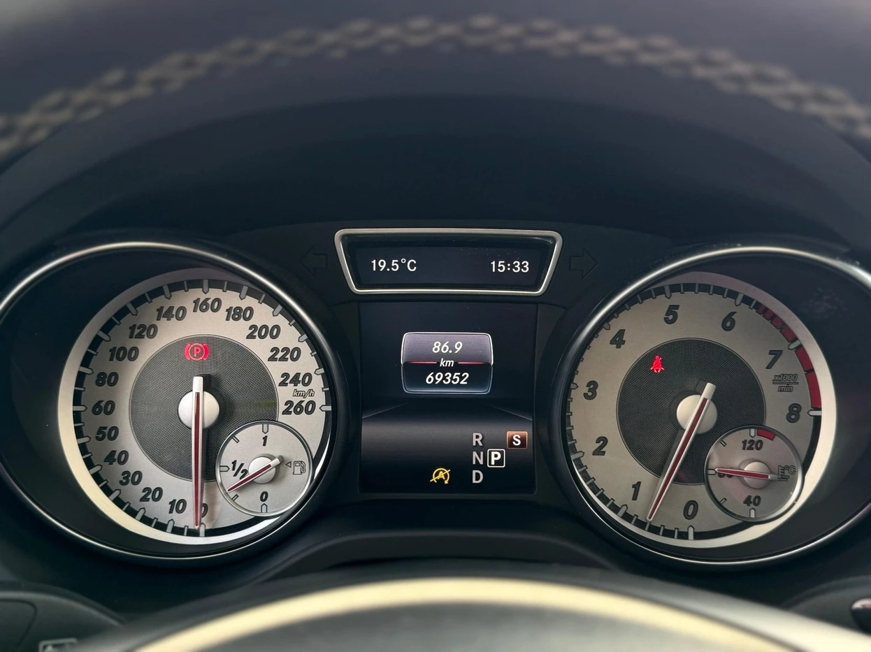 MERCEDES-BENZ GLA 200