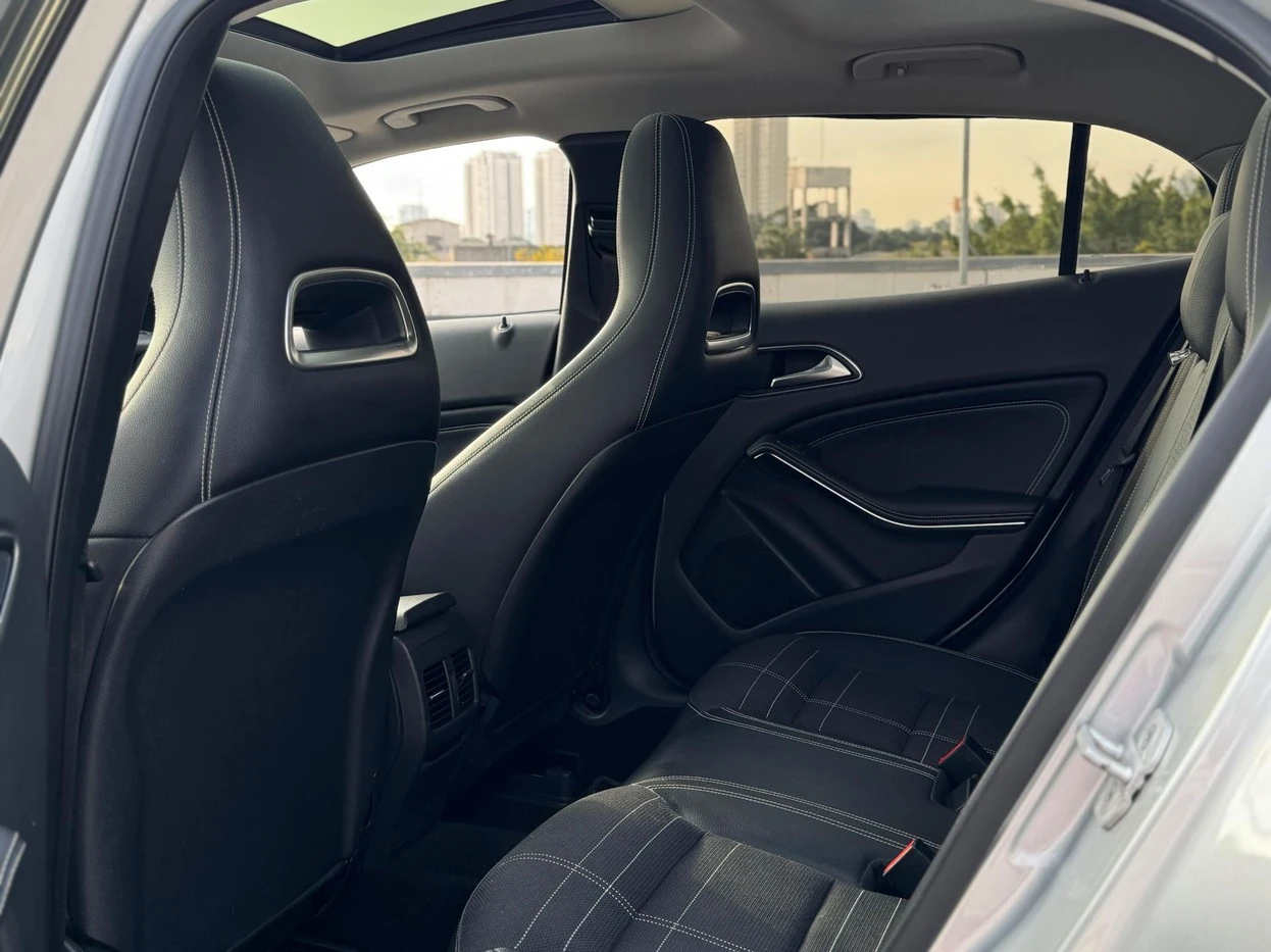 MERCEDES-BENZ GLA 200