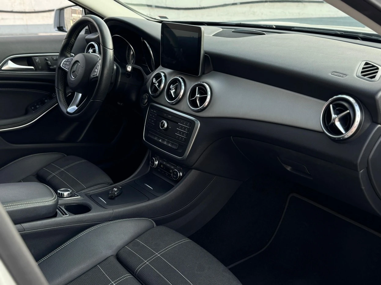 MERCEDES-BENZ GLA 200