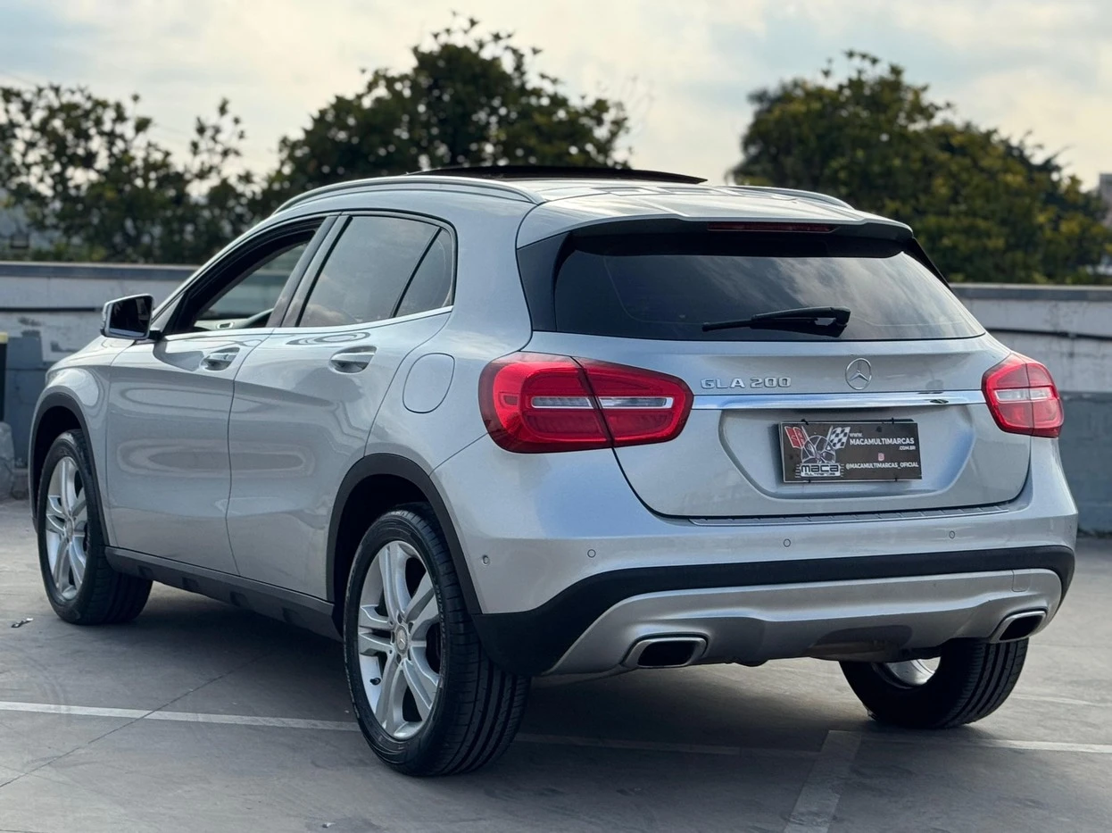 MERCEDES-BENZ GLA 200