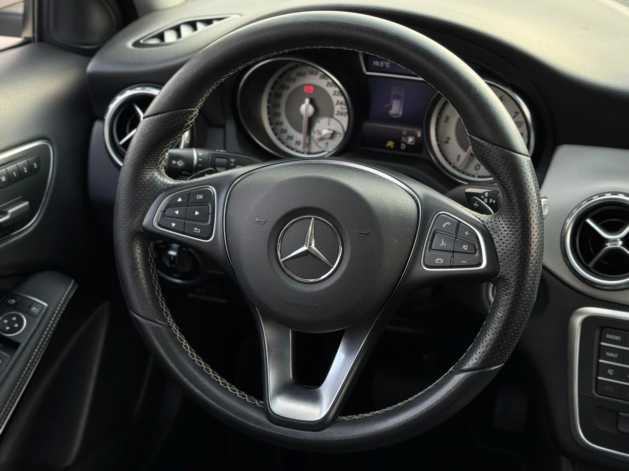 MERCEDES-BENZ GLA 200