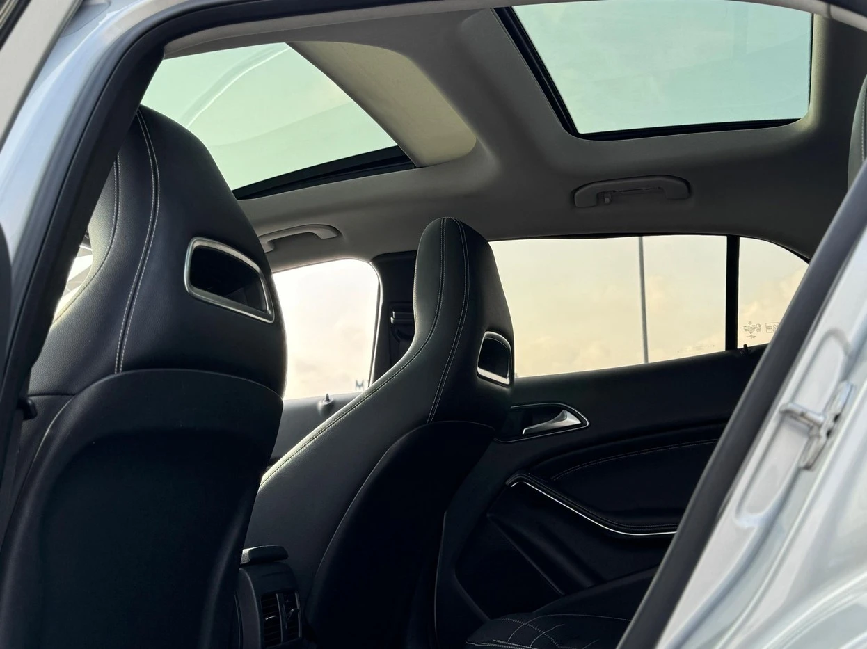 MERCEDES-BENZ GLA 200