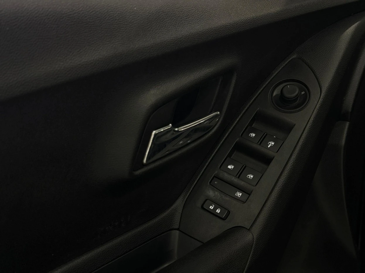 CHEVROLET TRACKER