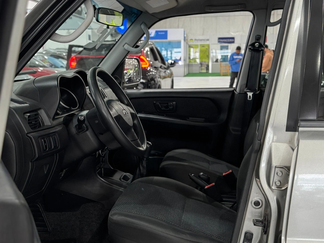 MITSUBISHI PAJERO TR4