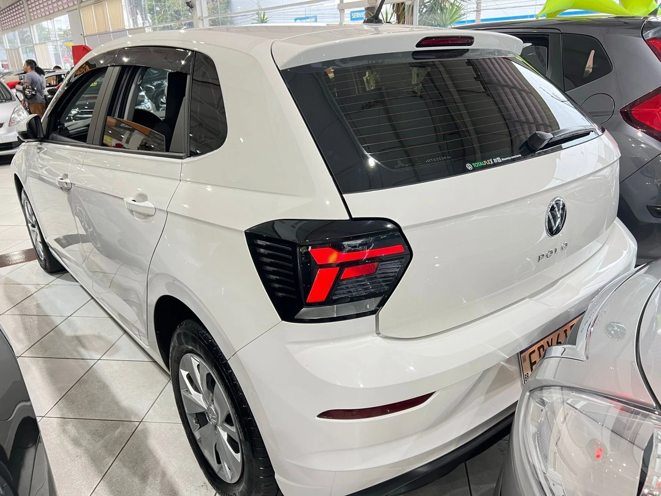 VOLKSWAGEN POLO
