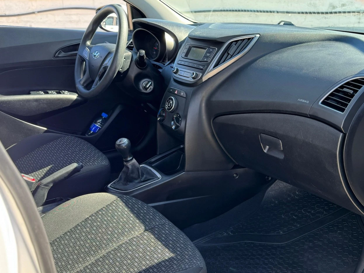HYUNDAI HB20S