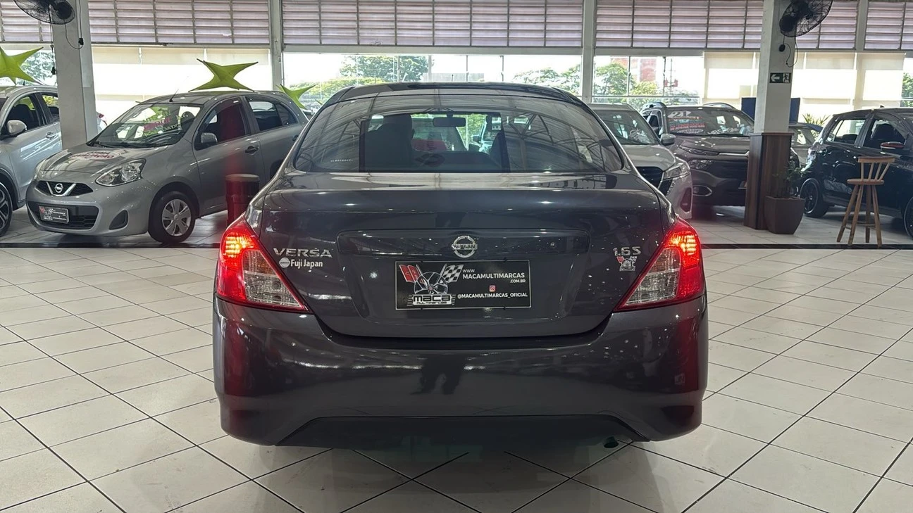 NISSAN VERSA