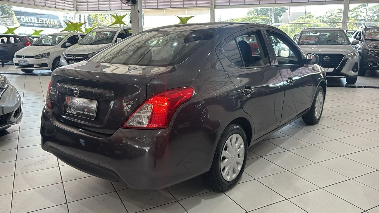 NISSAN VERSA