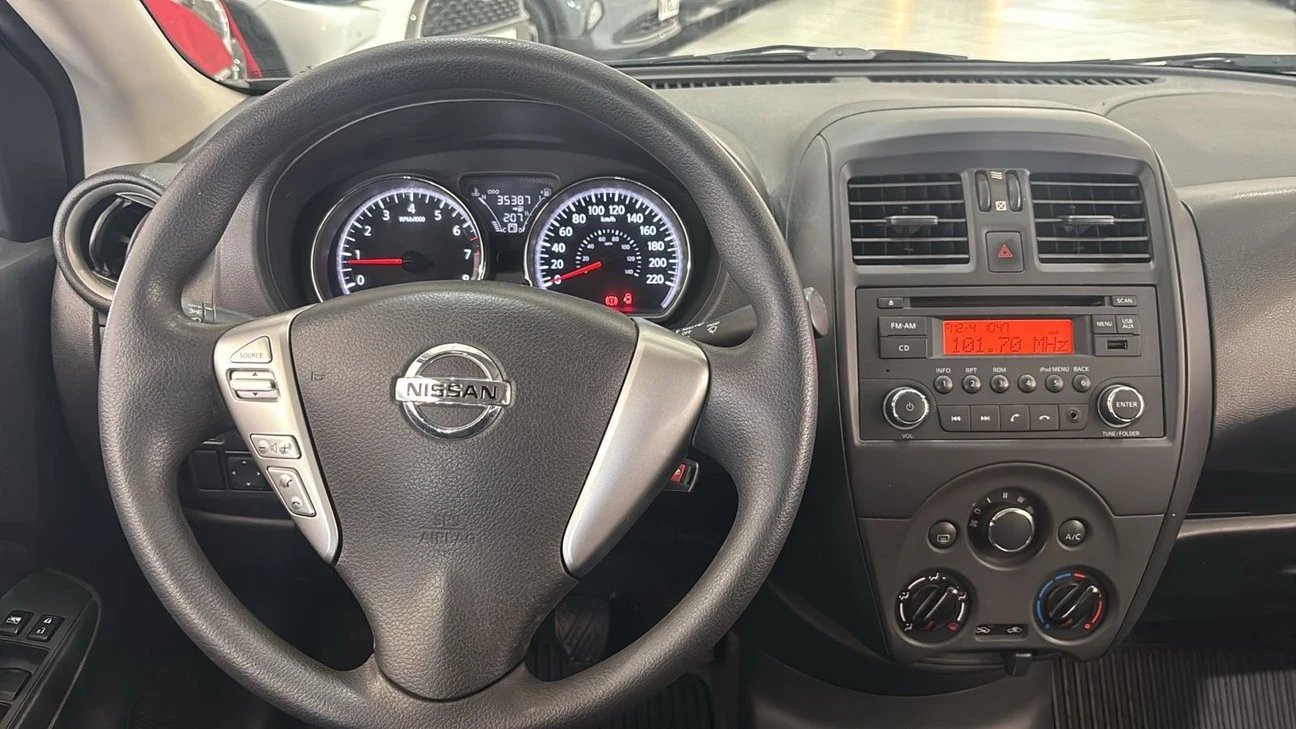 NISSAN VERSA