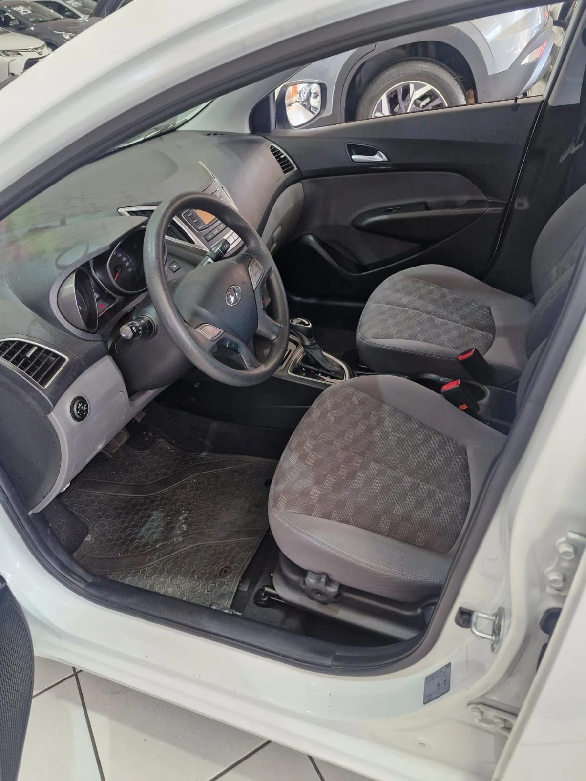 HYUNDAI HB20S