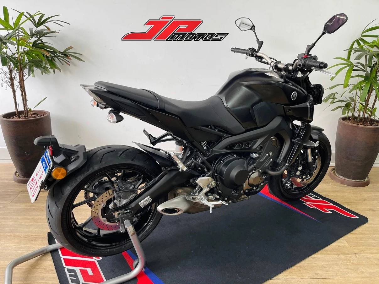 YAMAHA MT-09