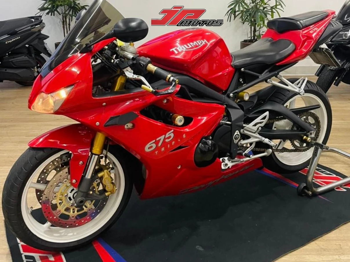 TRIUMPH DAYTONA 675