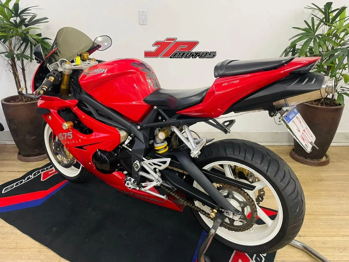 TRIUMPH DAYTONA 675