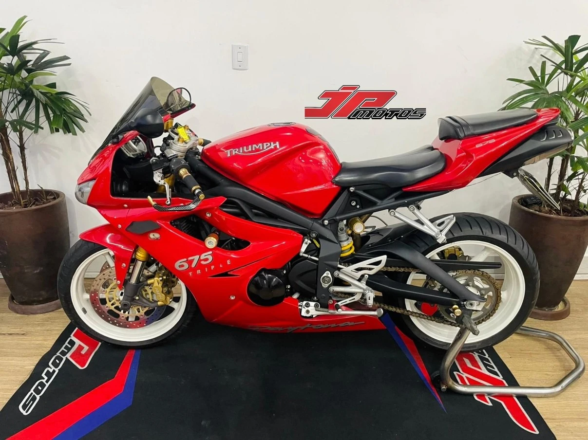TRIUMPH DAYTONA 675