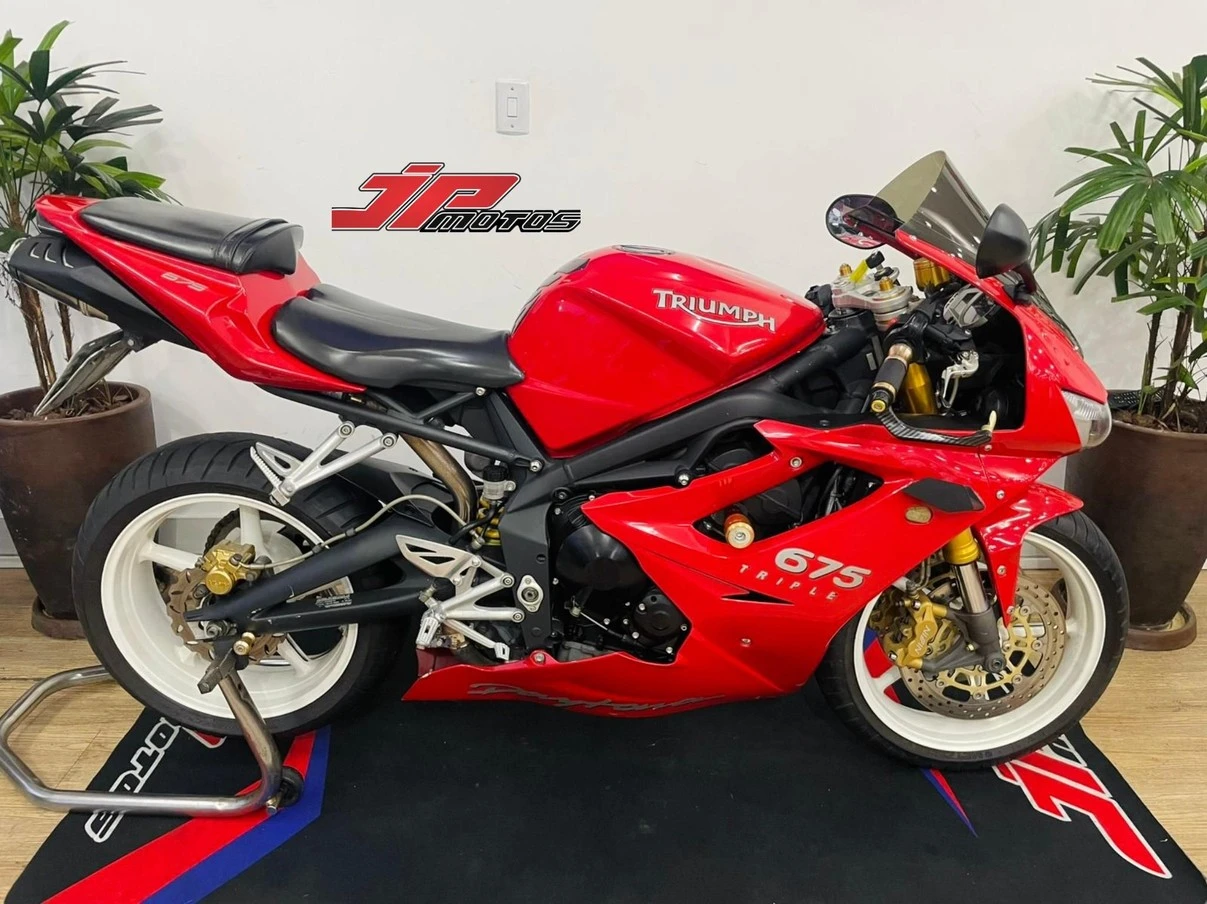 TRIUMPH DAYTONA 675