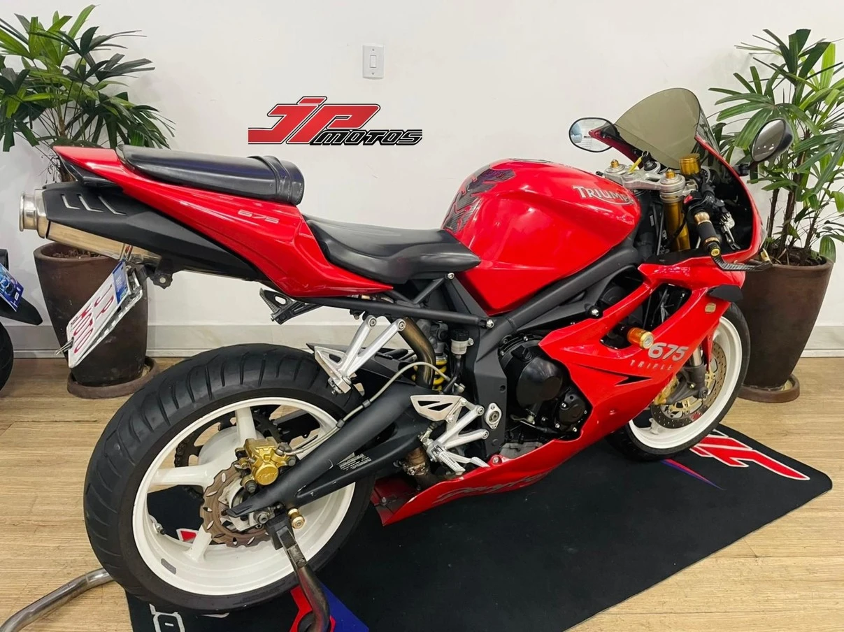 TRIUMPH DAYTONA 675