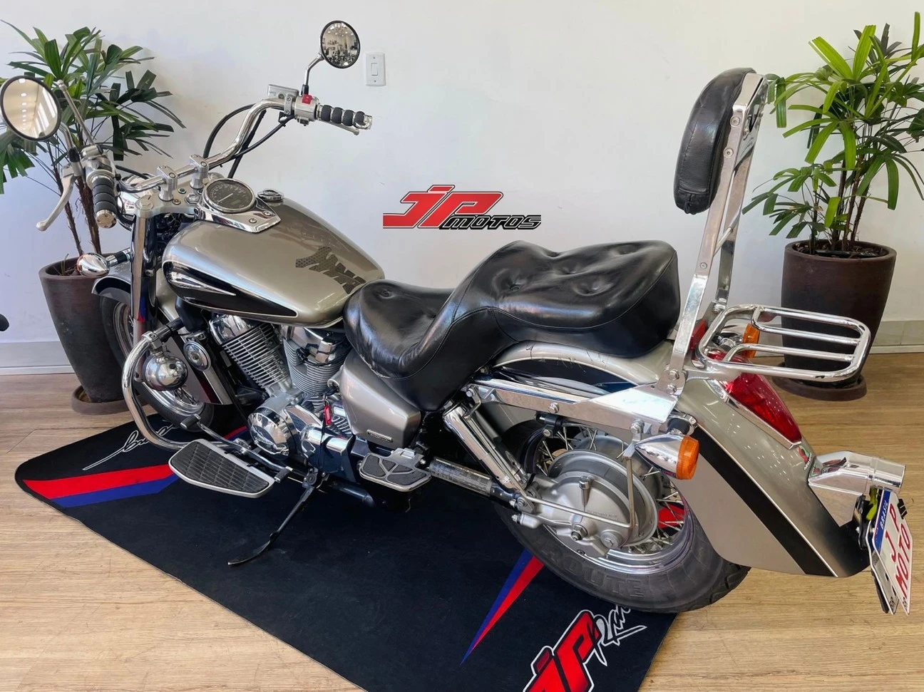 HONDA SHADOW 750