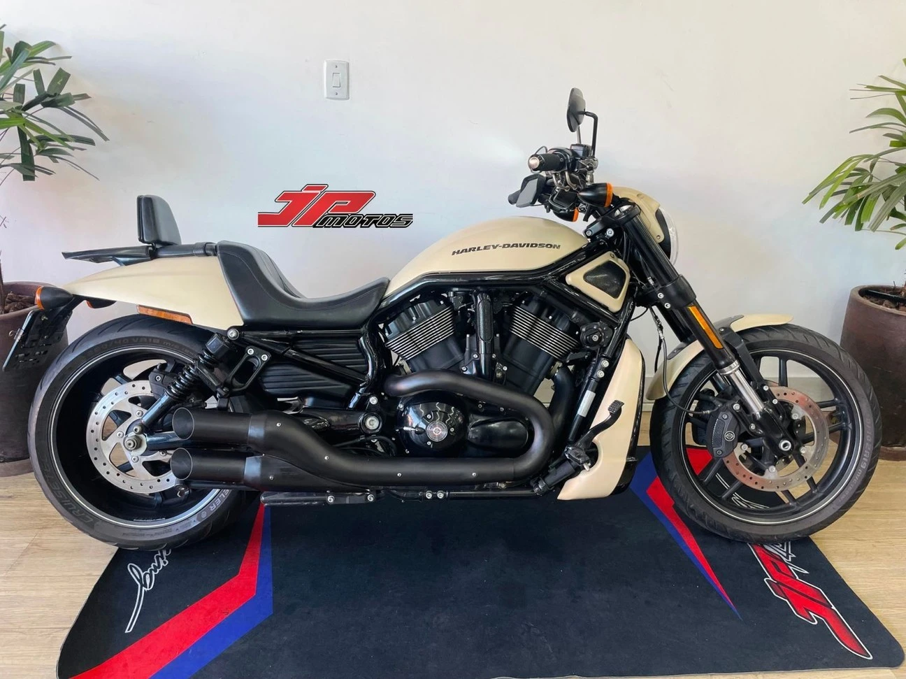 HARLEY-DAVIDSON NIGHT ROD SPECIAL