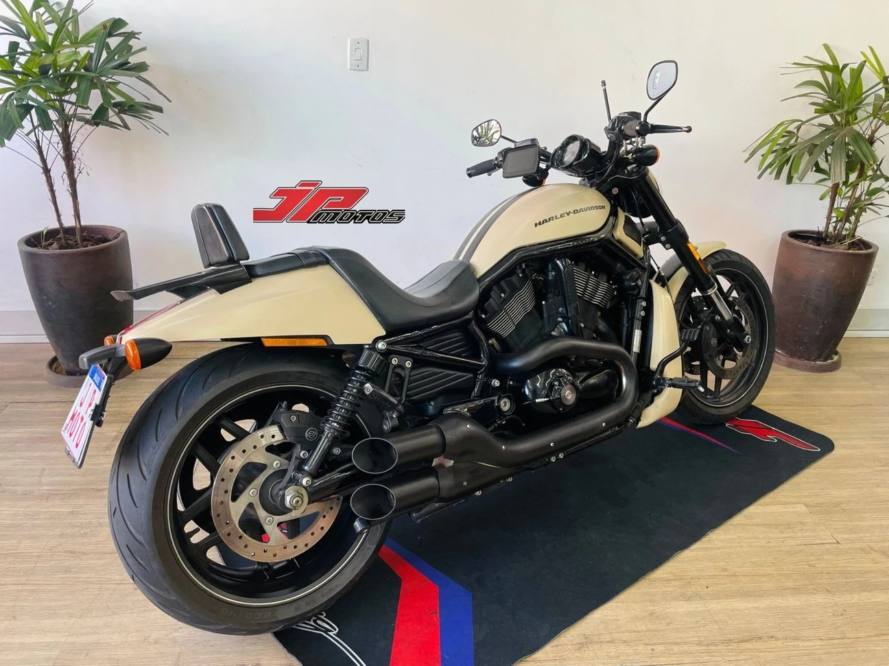 HARLEY-DAVIDSON NIGHT ROD SPECIAL