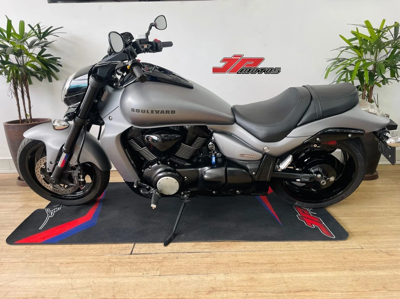 SUZUKI BOULEVARD M1800R BOSS
