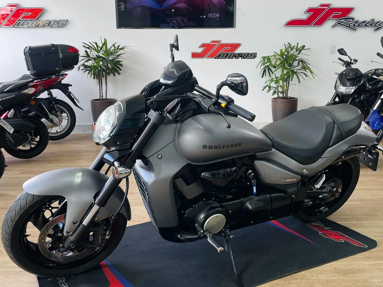 SUZUKI BOULEVARD M1800R BOSS