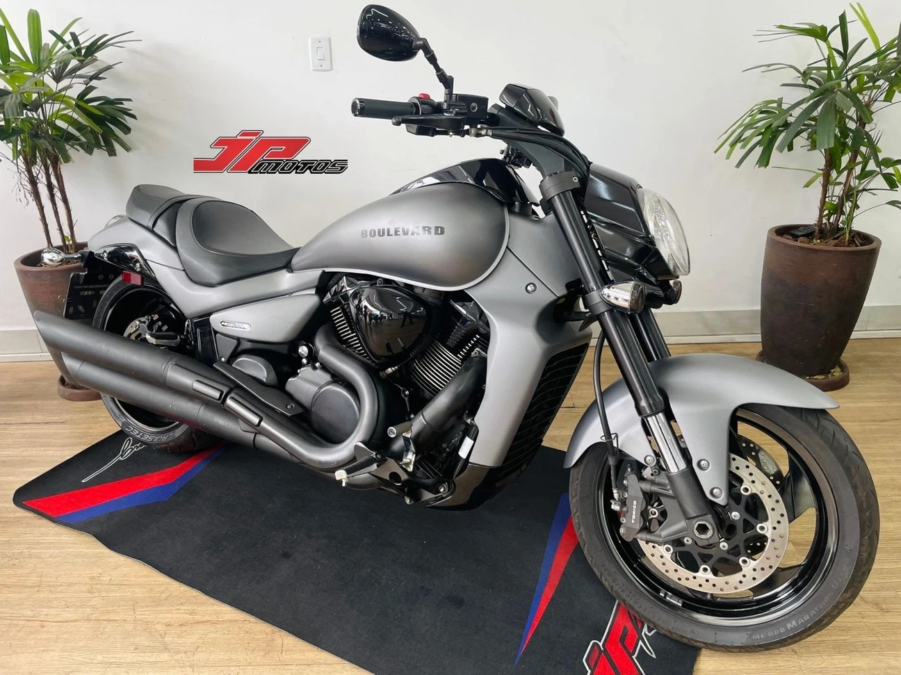 SUZUKI BOULEVARD M1800R BOSS