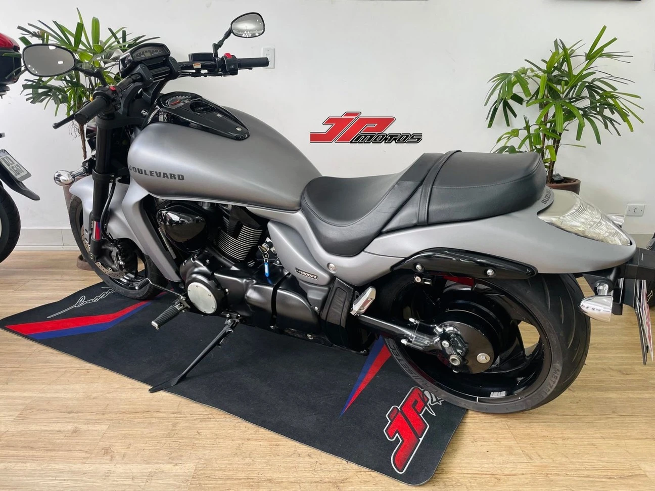 SUZUKI BOULEVARD M1800R BOSS