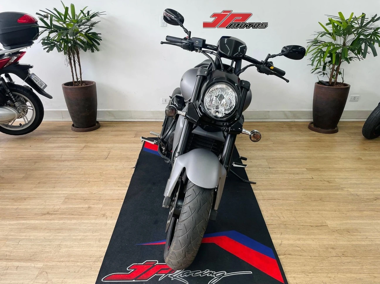 SUZUKI BOULEVARD M1800R BOSS