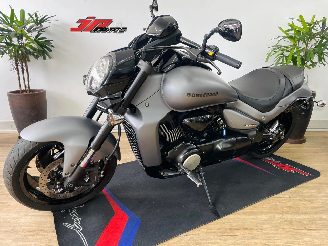 SUZUKI BOULEVARD M1800R BOSS