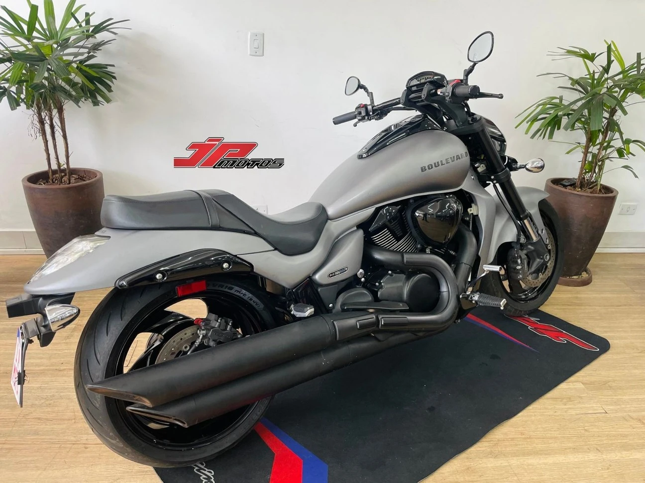 SUZUKI BOULEVARD M1800R BOSS