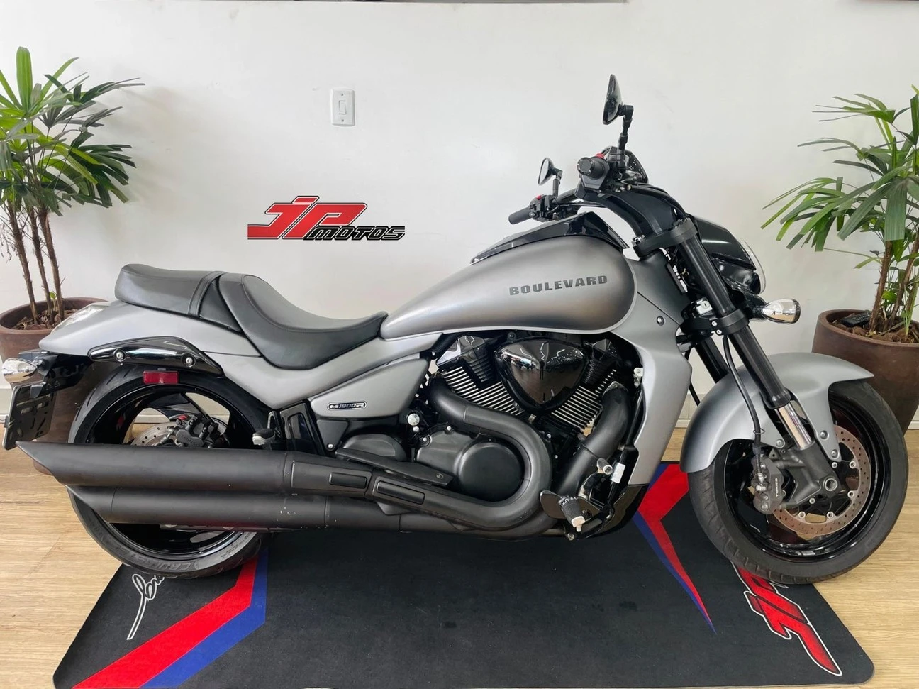 SUZUKI BOULEVARD M1800R BOSS