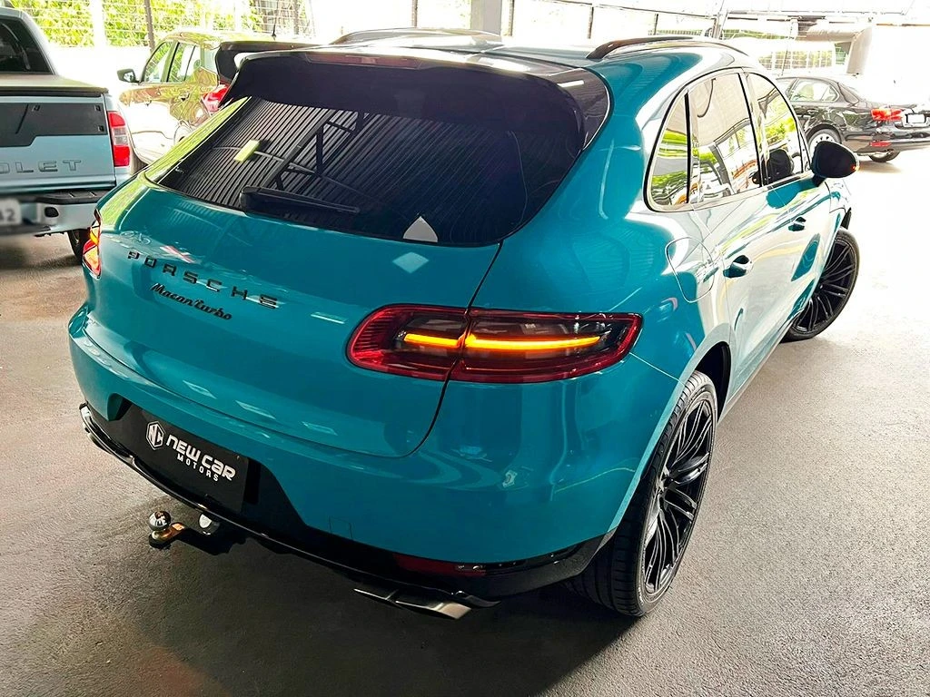 PORSCHE MACAN