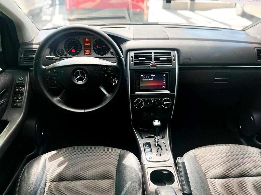 MERCEDES-BENZ B 180