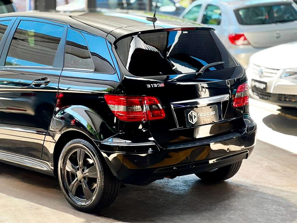 MERCEDES-BENZ B 180