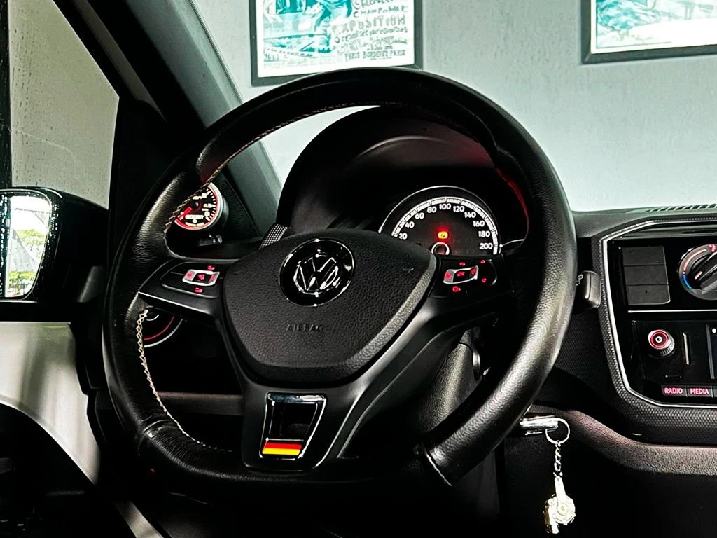 VOLKSWAGEN UP