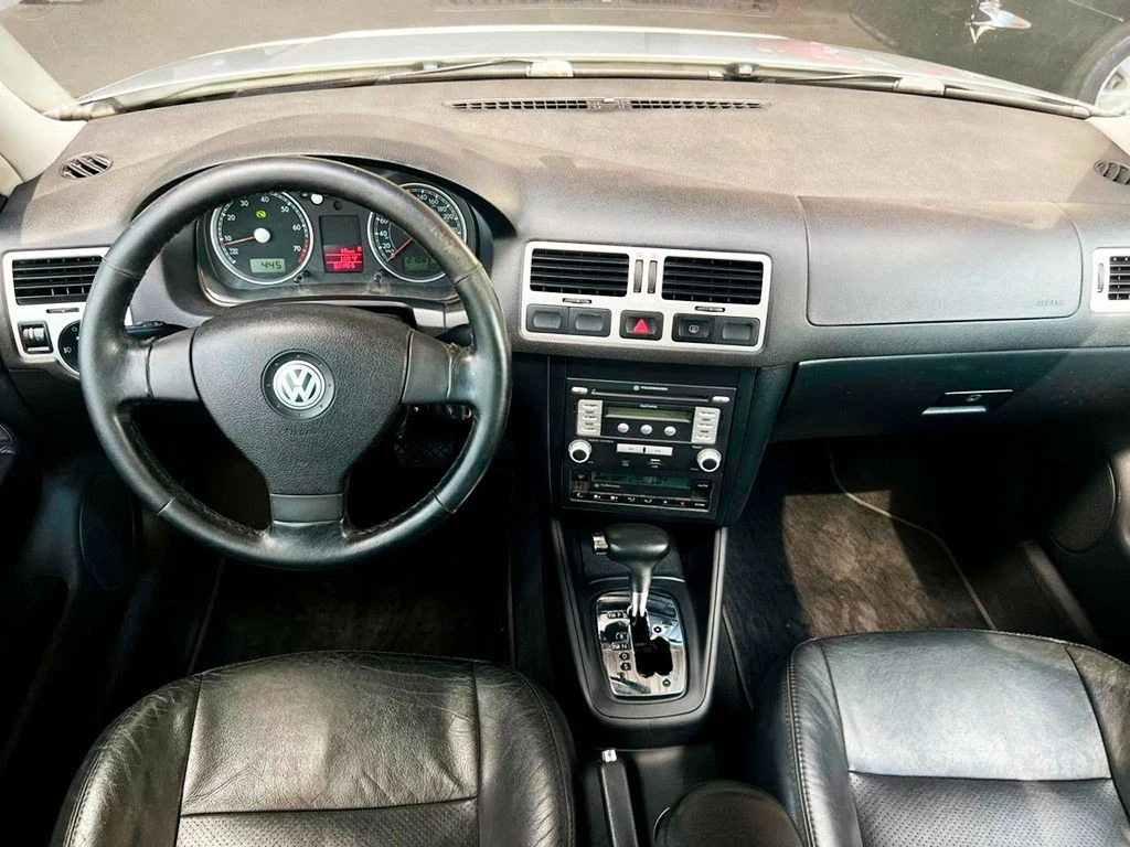 VOLKSWAGEN BORA